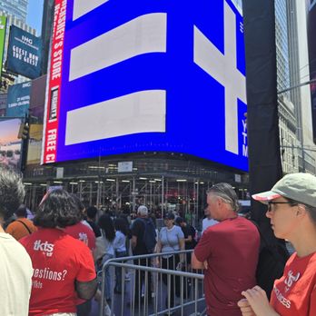 TKTS Times Square - line end - Ticket Sales Near Me - New York, New York
