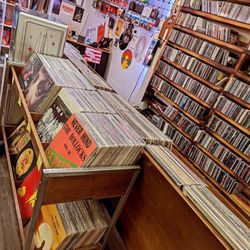 Rewind Records - Rewind Records: new and used vinyls and cds