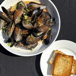 STEAMED MUSSELS