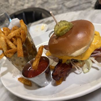 Vic's On the River - Grilled chicken club - Seafood Near Me - Savannah, Georgia