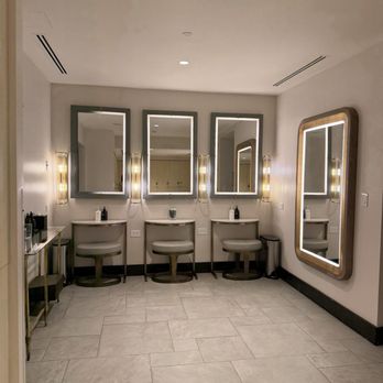 Salamander - Spa locker room - Hotels Near Me - Washington, DC, District of Columbia