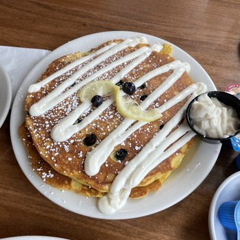 Le Peep - Lemon Blueberry Pancakes - American Near Me - Tampa, Florida Le Peep - Lemon Blueberry Pancakes - American Near Me - Tampa, Florida