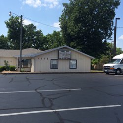 Branson United Methodist Thrift Shop - View of thrift shop from the parking lot