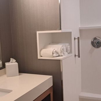 Courtyard by Marriott Albuquerque - Nice large bathroom with a great shower- Courtyard by Marriott - Hotels Near Me - Albuquerque, New Mexico