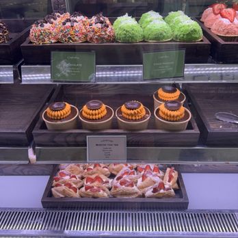Banh & Butter Bakery Cafe - Still got a lot on a Saturday afternoon - Bakeries Near Me - Aurora, Colorado