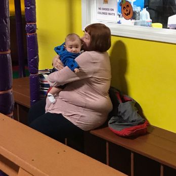 Bella's Bouncies Indoors - A place to sit for us parents that isn't icky! - Amusement Parks Near Me - Lake Villa, Illinois