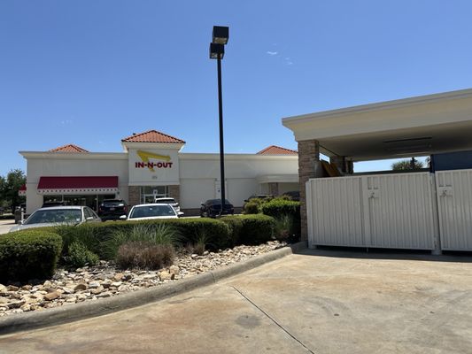 In-N-Out Burger by null