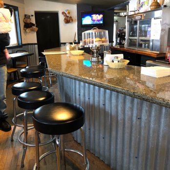 Honey's 50's Cafe - Ice Cream & Frozen Yogurt Near Me - Deposit, New York