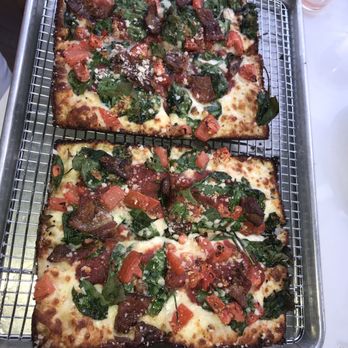 COMO's Restaurant - Pizza Near Me - Ferndale, Michigan COMO's Restaurant - Pizza Near Me - Ferndale, Michigan