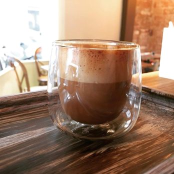 Namoa - Cortado con presentación impecable - Cafeteria Near Me - Barcelona, B