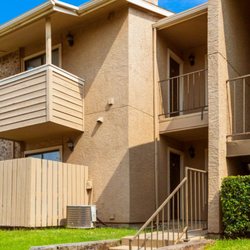 Living Oaks Apartments