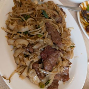 L V Chinese Seafood Restaurant - Beef chow fun - Seafood Near Me - Long Beach, California L V Chinese Seafood Restaurant - Beef chow fun - Seafood Near Me - Long Beach, California