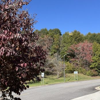 Smoky Mountain Host - Leaves are starting to show their fall colors! - Visitor Centers Near Me - Franklin, North Carolina