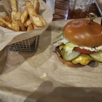 Uncle Johnnie's - Pubs Near Me - Johnstown, Ohio