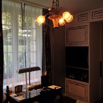 Hôtel Saint-James Paris - Desk area in room suite - Hotels Near Me - Paris, 75 Hôtel Saint-James Paris - Desk area in room suite - Hotels Near Me - Paris, 75