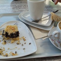 Anna Leine - Kuchen war leider unlecker und wurde so zurückgelassen