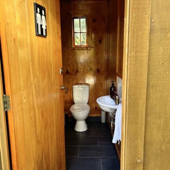 On the Track Lodge - Bed & Breakfast Near Me - Havelock, MBH