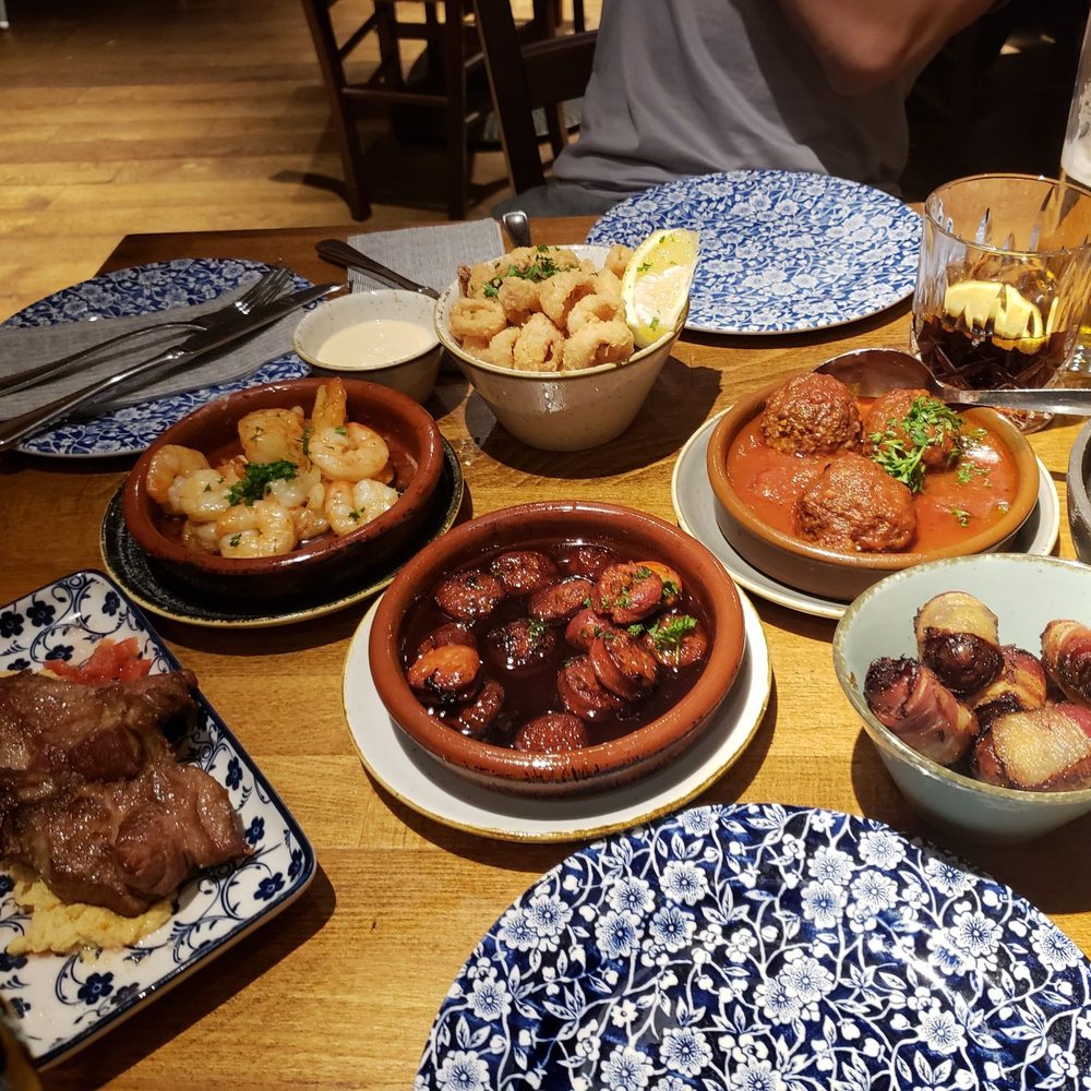 EATapaS - Chorizo, shrimp, lamb, meatballs, bacon- wrapped dates - Spanish Near Me - Munich, BY