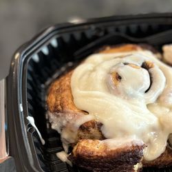 Pucketts - BNA Terminal D - Skillet Cinnamon Bun