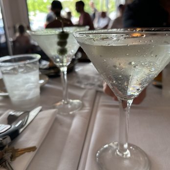 Robke’s - Perfect martinis - American Near Me - Northport, New York Robke’s - Perfect martinis - American Near Me - Northport, New York