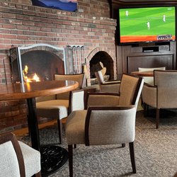 Lighthouse Bar & Grill - We sat in the lounge.
