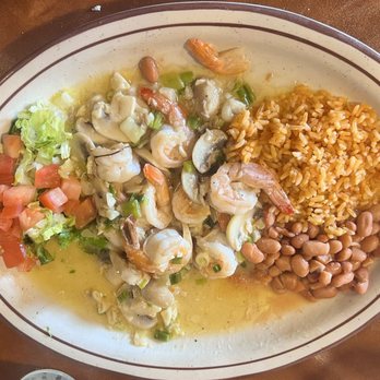 Casa De Valdez - Shrimp mojo de ajo with rice, beans, and veggies - Barbeque Near Me - Taos, New Mexico