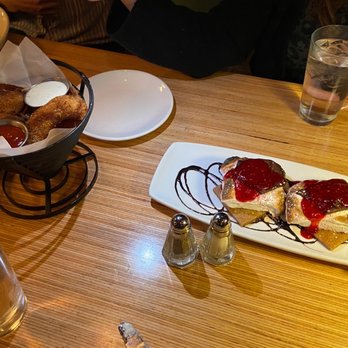 Murrayhill Taphouse - Onion Rings and Raspberry S'mores - Beer Bar Near Me - Beaverton, Oregon Murrayhill Taphouse - Onion Rings and Raspberry S'mores - Beer Bar Near Me - Beaverton, Oregon