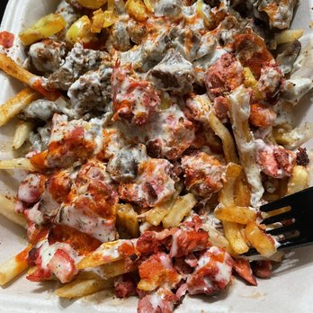 Hefty Gyros - Beef lamb French fries hefty sauce mix the works - Food Trucks Near Me