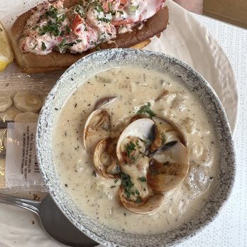 Beacon Corner Bar - Clam chowder and Maine style lobster roll - Seafood Near Me - Grand Rapids, Michigan
