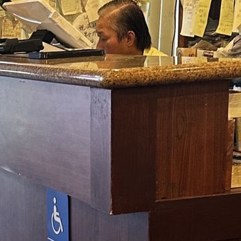 Canton Palace Chinese Restaurant - This is the man very rude during lunch time. - Dim Sum Near Me - Miami, Florida