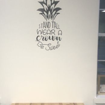 937 Nutrition - a wooden table with a sign that says stand tall wear a crown of stars - Juice Bars & Smoothies Near Me - Springboro, Ohio