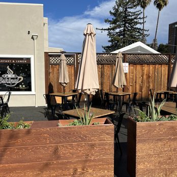 Eskina - Outside patio dining - Coffee & Tea Near Me - Redwood City, California