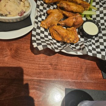 Bullfish Grill - Chicken wings and mashed potatoes - Steakhouses Near Me - Pigeon Forge, Tennessee