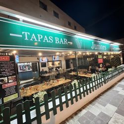 Juniors Tapas - Photo from the sidewalk