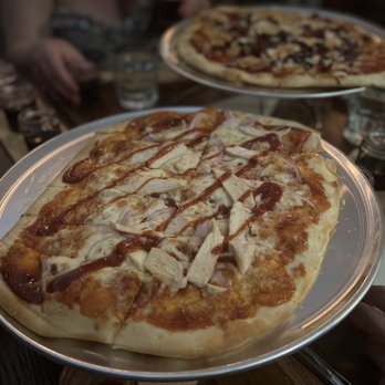 Palate Wine Bar & Restaurant - BBQ Chicken Flatbread - Wine Bars Near Me - Kilauea, Hawaii Palate Wine Bar & Restaurant - BBQ Chicken Flatbread - Wine Bars Near Me - Kilauea, Hawaii