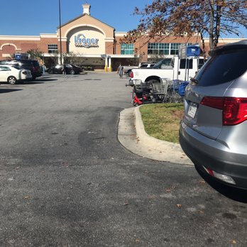 Kroger - a parking lot with parked cars - Grocery Near Me - Savannah, Georgia