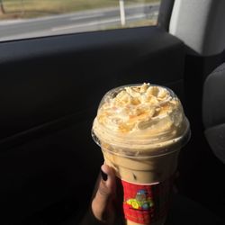Joe Beans Express Espresso - Iced caramel macchiato w/ oat milk & whipped cream