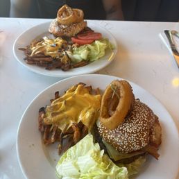2pepper jack cheese cheeseburger,comes with a side of coleslaw, & your choice of fries. 2pepper jack cheese cheeseburger,comes with a side of coleslaw, & your choice of fries.