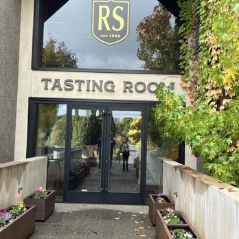 Rodney Strong Vineyards - Rodney Strong tasting room. - Wineries Near Me - Healdsburg, California Rodney Strong Vineyards - Rodney Strong tasting room. - Wineries Near Me - Healdsburg, California
