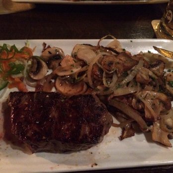 Hinkelstein - Rumpsteak med stegte løg og champignon - Italian Near Me - Flensburg, SH