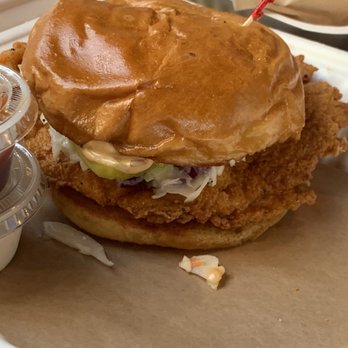 Bubba's SmokeHouse & Spirits - Nashville Hot Chicken Sandwich! - Barbeque Near Me - Paso Robles, California