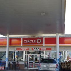 Circle K - Covered walk to cashier