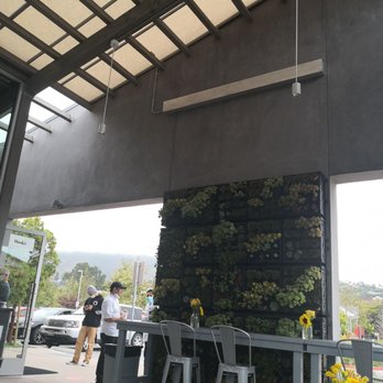 Howdy's Sonrisa Cafe - Ambiance - Cafes Near Me - Malibu, California