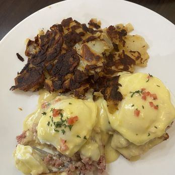 Lady C’s - Hash Benedict - Breakfast & Brunch Near Me - Tarzana, California
