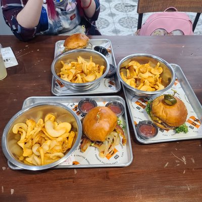 Bunz Handcrafted Burgers by null