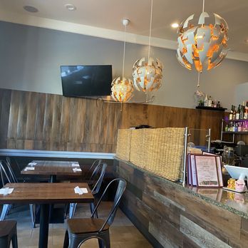 Sumo Roll - Dining room clean and bright - Sushi Bars Near Me - Berkeley, California