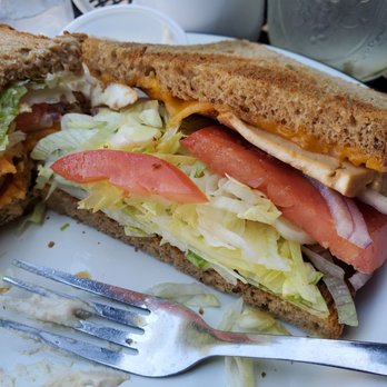 Ellie's Mutt Hutt - Tofu was sliced funny, looked thin on one side thick on the other.  Optical illusion. No avocados! - Salad Near Me - Ukiah, California