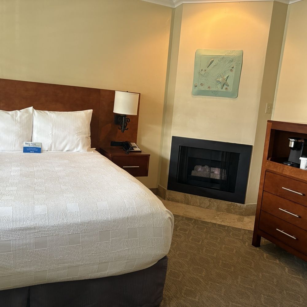 Carmel Bay View Inn - Our comfortable room. - Hotels Near Me - Carmel, California Carmel Bay View Inn - Our comfortable room. - Hotels Near Me - Carmel, California