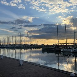 De Taanketel - View of Marken Harbor.