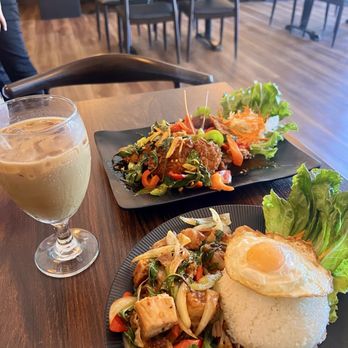 Aroy Thai Bistro - Thai Near Me - Hercules, California